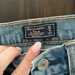 Abercrombie & Fitch Ultra High Rise Mom Jean